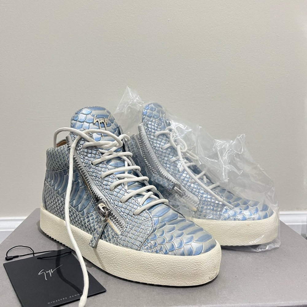 Beautiful Luxury Blue/Metallic Giuseppe Zanotti Sneakers!